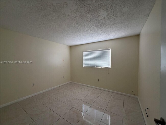 Building Photo - 14902 SW 82nd Ln
