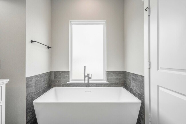 Building Photo - 8440 Berry Brush Ln