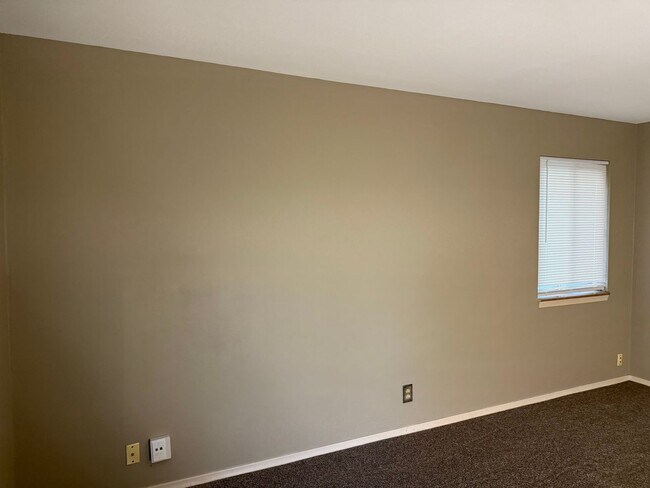 Building Photo - COMING SOON: Stunning 2-Bed/1 Bath Duplex ...