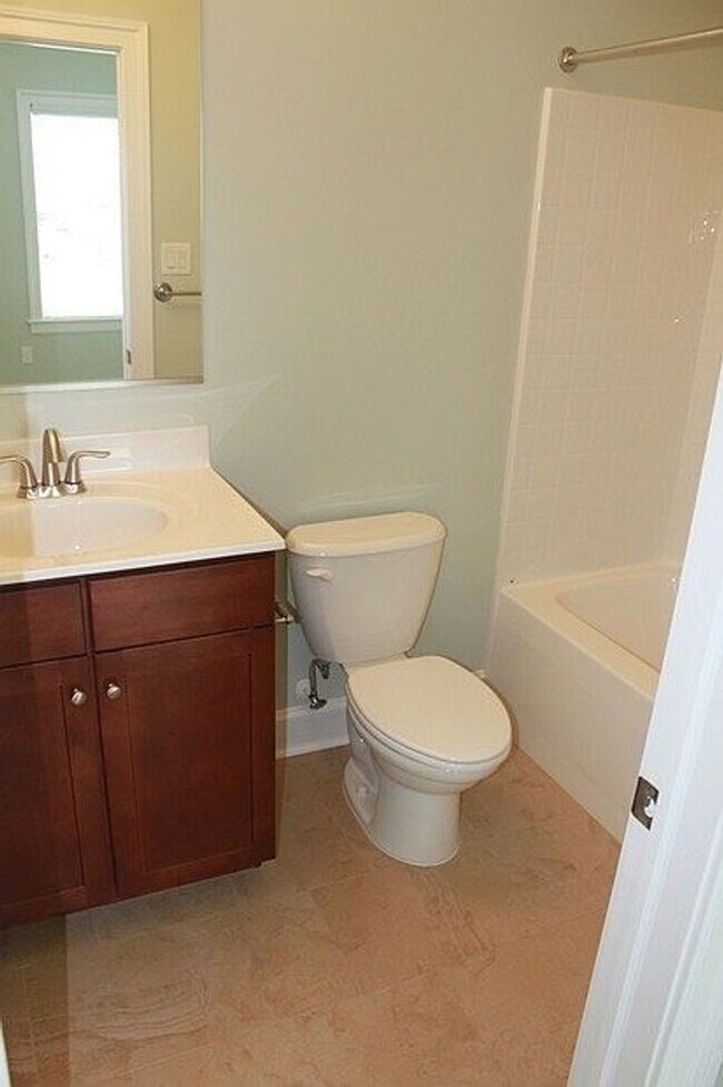 Building Photo - Large 4-Bedroom, 3.5 Bath Townhouse Minutes Away From VCU