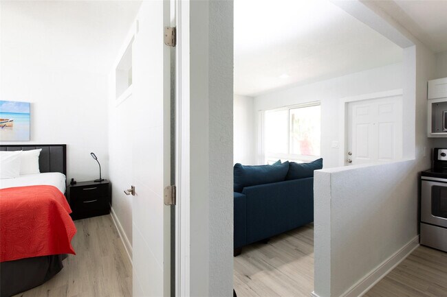 Building Photo - 3217 NE 9th St