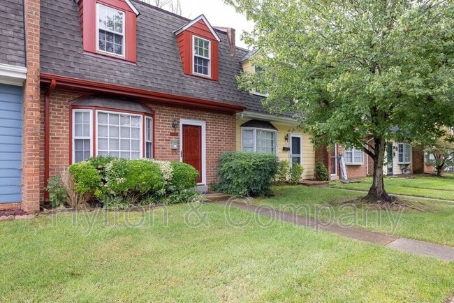 Building Photo - 218 Newstead Dr