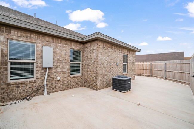 Building Photo - Brand New Townhome in Frenship East!