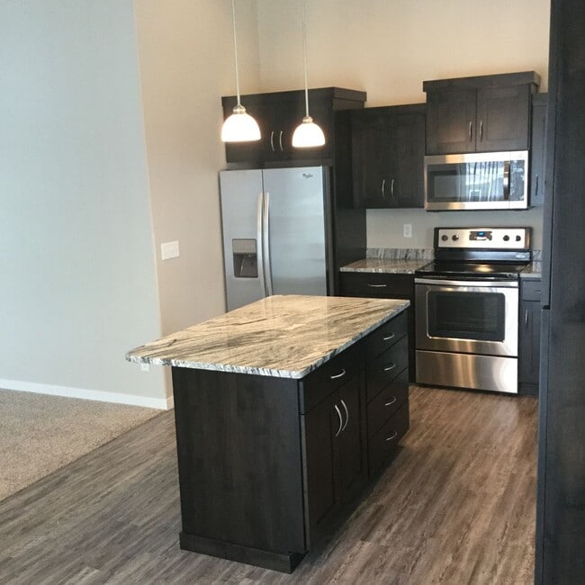 Building Photo - 3 Bed 3 Bath Single Family Home