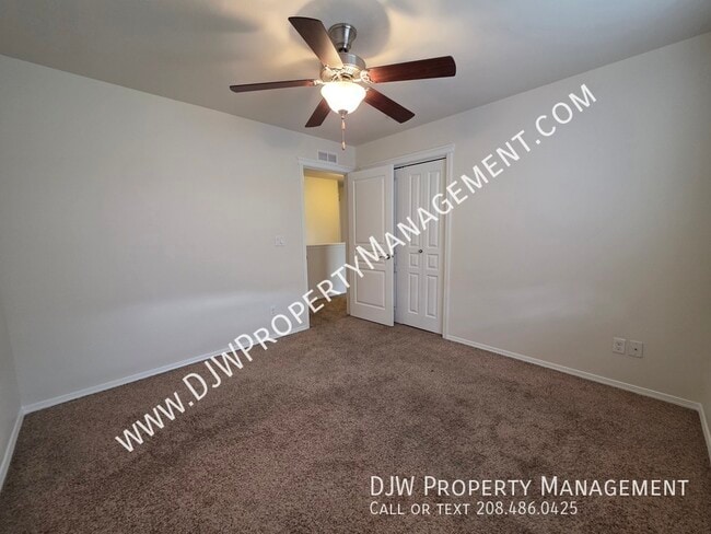 Building Photo - 614 S Grey Pine Ln