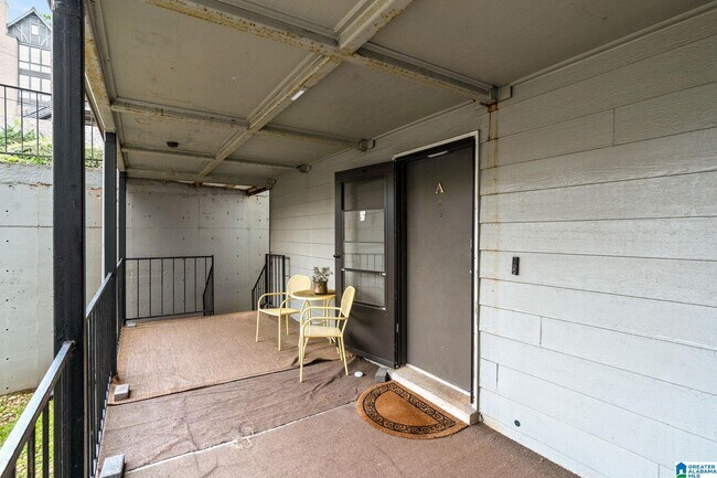 Building Photo - 1909 16th Ave S