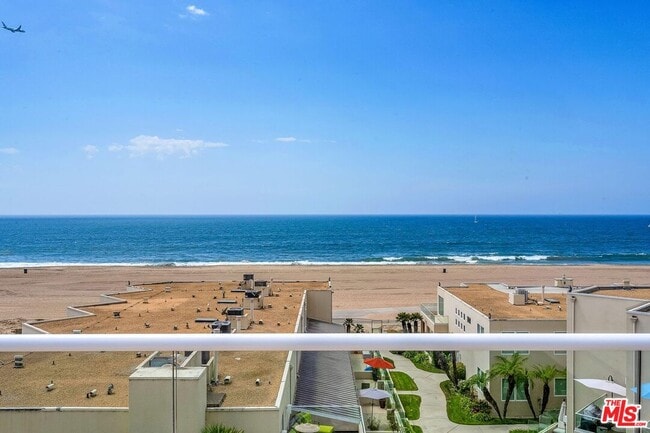 Building Photo - 7301 Vista Del Mar