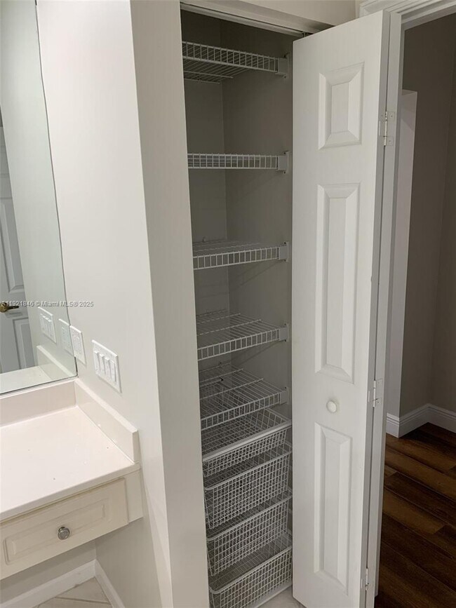 Building Photo - 2518 Bay Pointe Ct