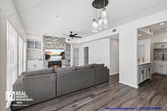 Building Photo - 4104 N Hall St