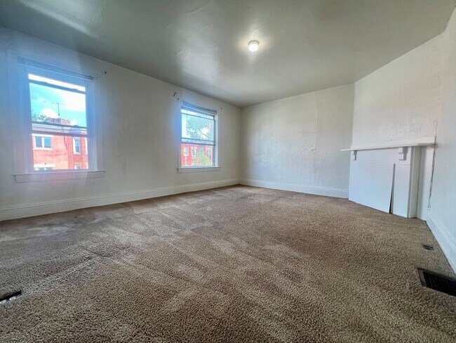 Building Photo - Large 3 BR in South Oakland! Covered Balcony! Close to Campus!