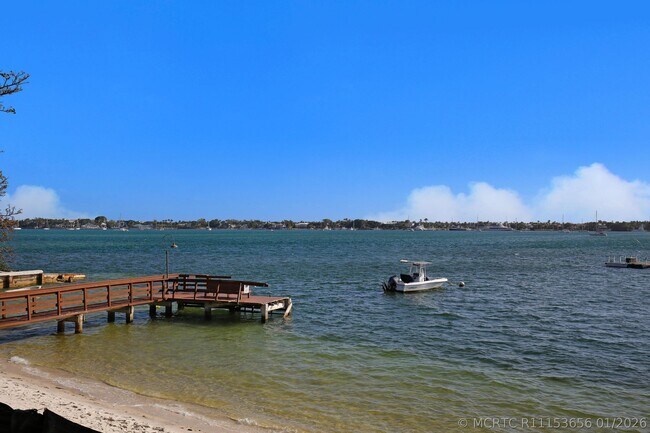 Building Photo - 5600 N Flagler Dr