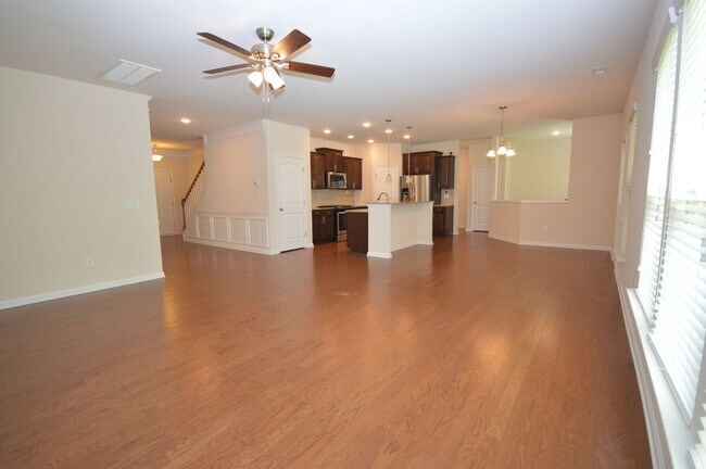 Building Photo - 904 Cozy Oak Ave