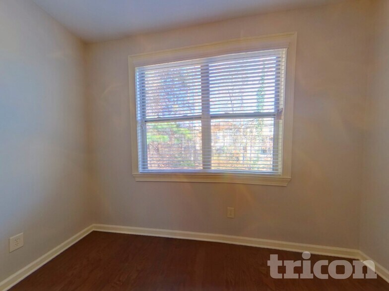 Building Photo - 1821 Binnies Way