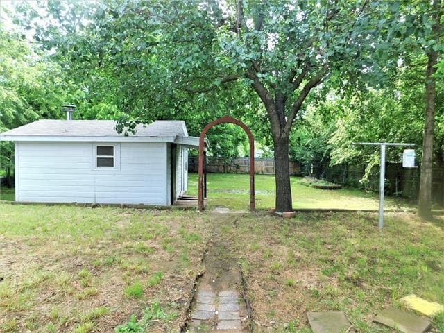 Building Photo - 2412 N Carroll Blvd