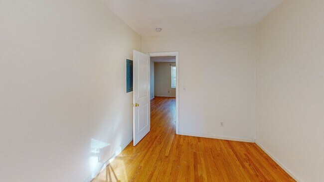 Building Photo - 52 Brooks St