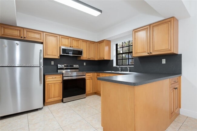 Building Photo - 2617 SW 32nd Ct