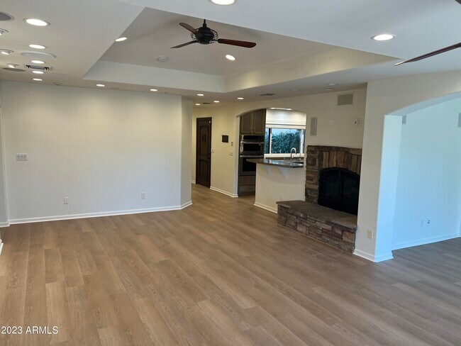 Building Photo - 4420 N 46th Pl