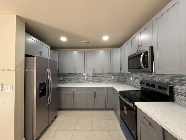 Building Photo - 5450 NW 94th Terrace