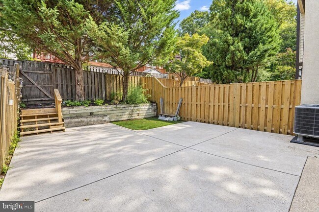 Building Photo - 6049 Forrest Hollow Ln