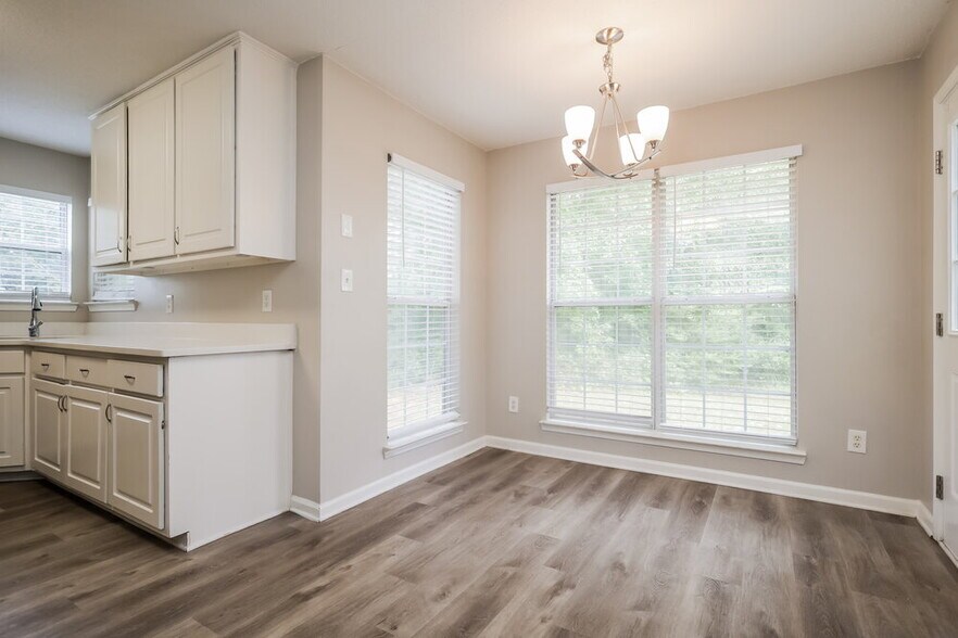 Building Photo - 545 Wyntuck Dr
