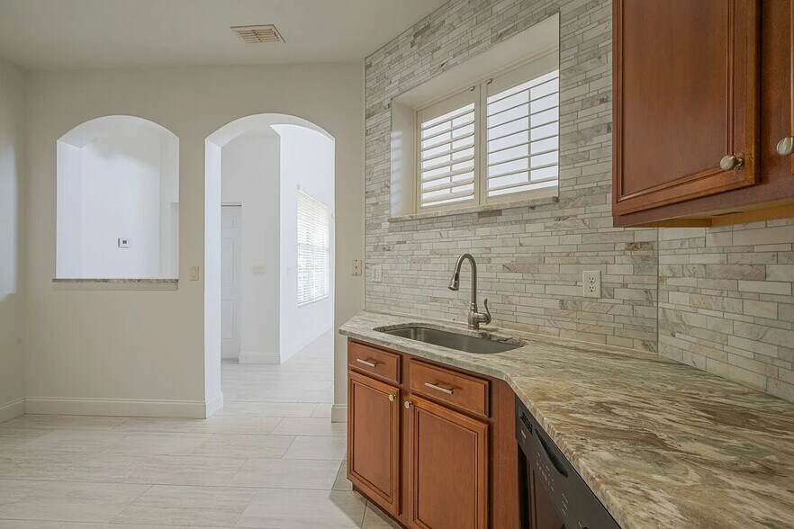 Building Photo - 3701 Titanic Cir