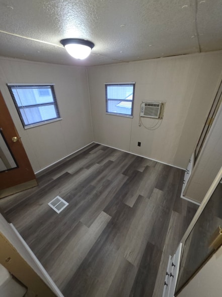 Building Photo - 4744 Ellsworth Ln