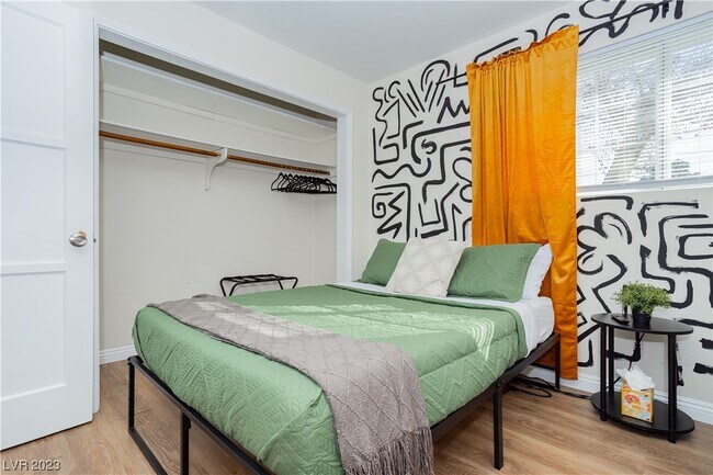 Building Photo - 2205 Santa Paula Dr