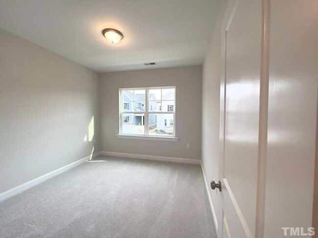 Building Photo - 341 Natsam Wds Wy