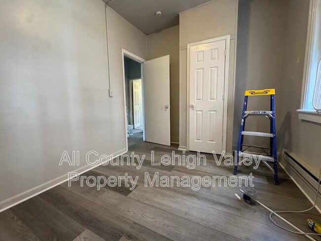 Building Photo - 520 Cherokee St