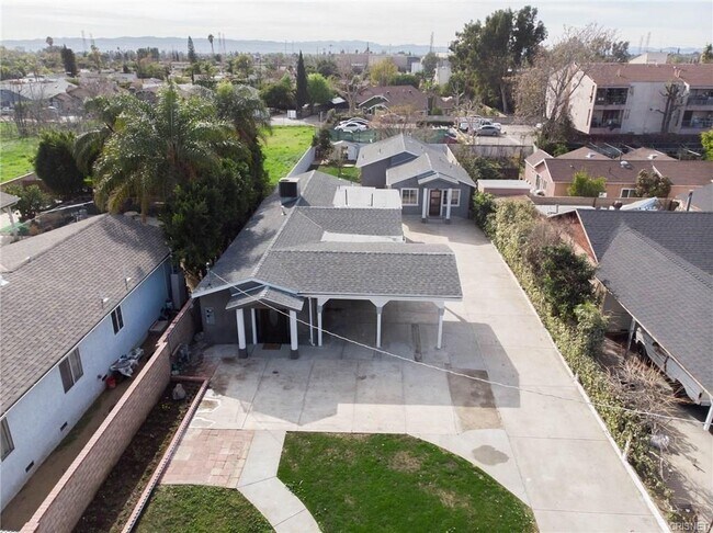 Building Photo - 10065 Arleta Ave