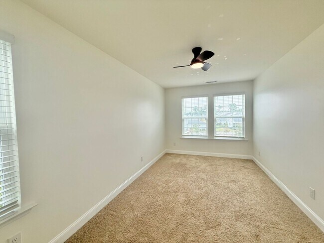 Building Photo - 1826 Grassy Falls Ln