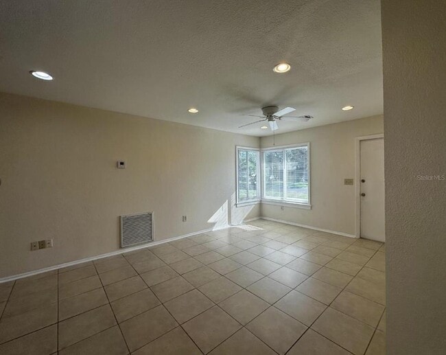 Building Photo - 5439 Kenwood Dr