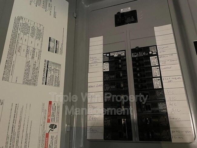 Building Photo - 9425 Burdella Ave