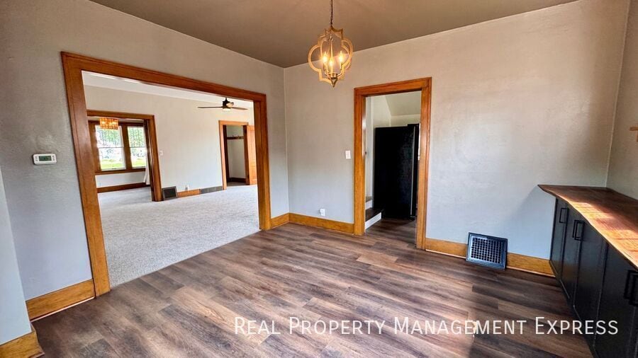 Building Photo - 509 W 25th St