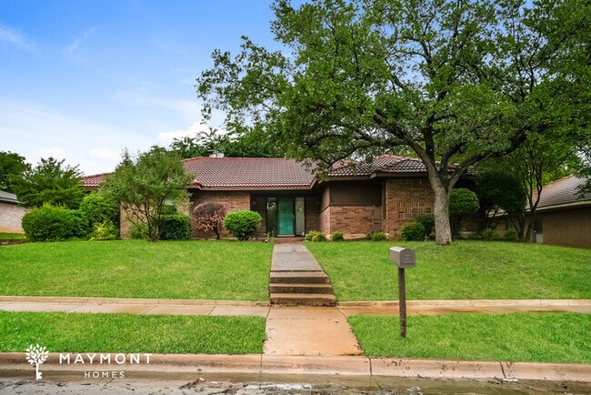 Primary Photo - 2111 Inverness Dr