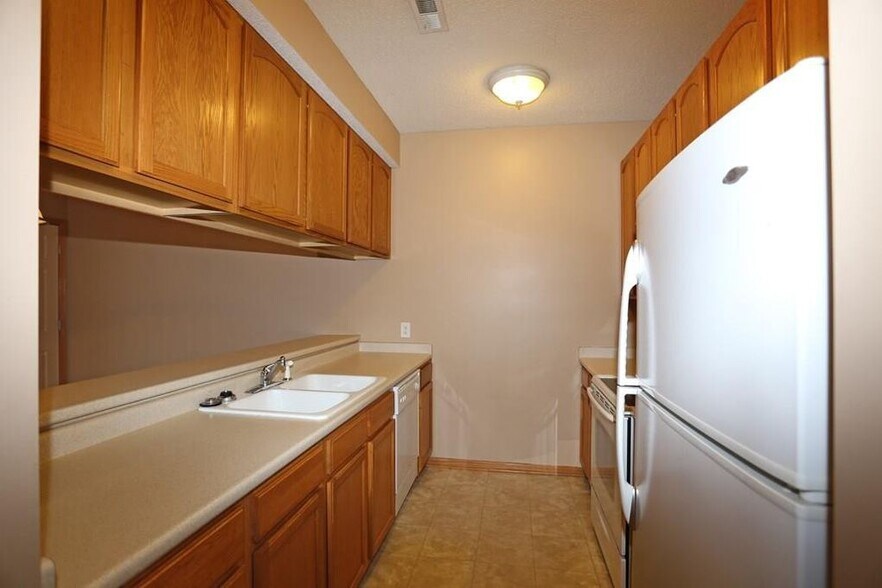 Building Photo - 2323 E Porter Avenue #86