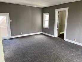 Building Photo - 605 Huffman St
