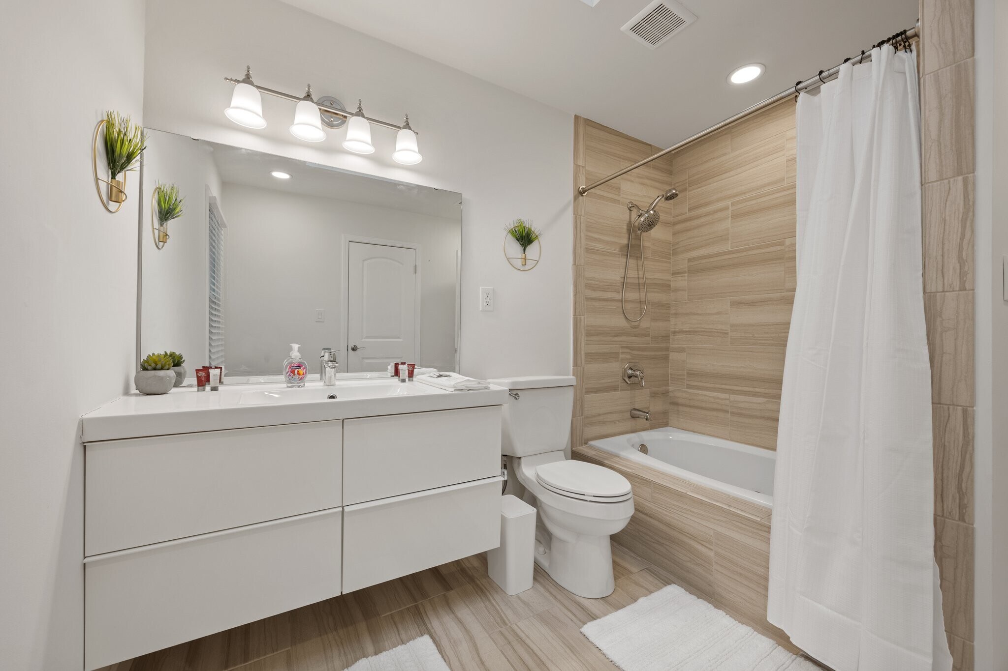 Building Photo - 82 Vanessa Dr