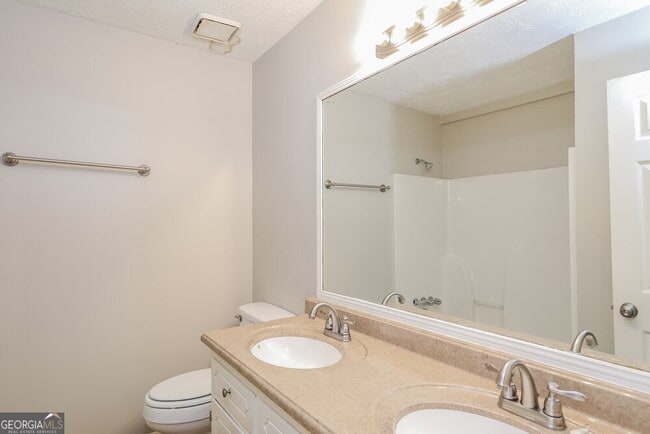 Building Photo - 1019 River Stone Ct