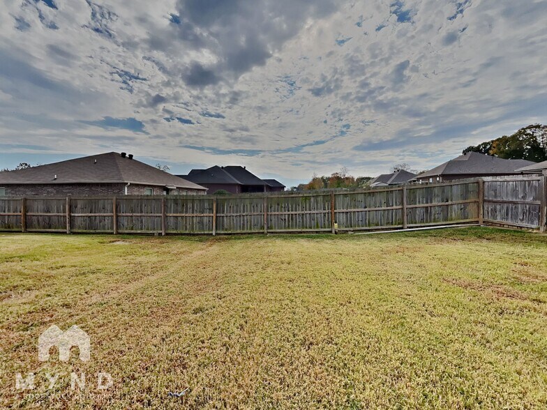 Building Photo - 90 Cedar Creek Cove