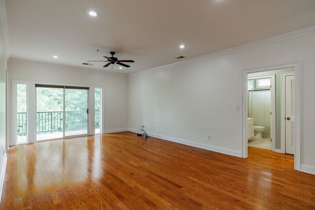 Building Photo - 350 Wood Lake Dr