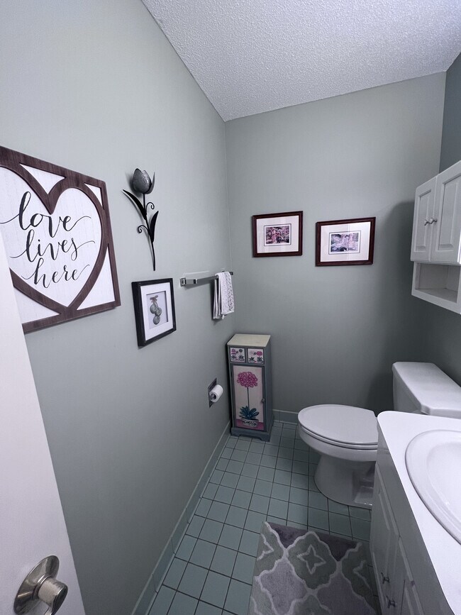 Half Bath - 5 Canterbury Ln