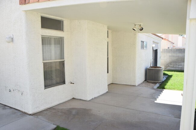 Building Photo - BEAUTIFUL NORTHWEST PROPERTY NEAR DINING A...