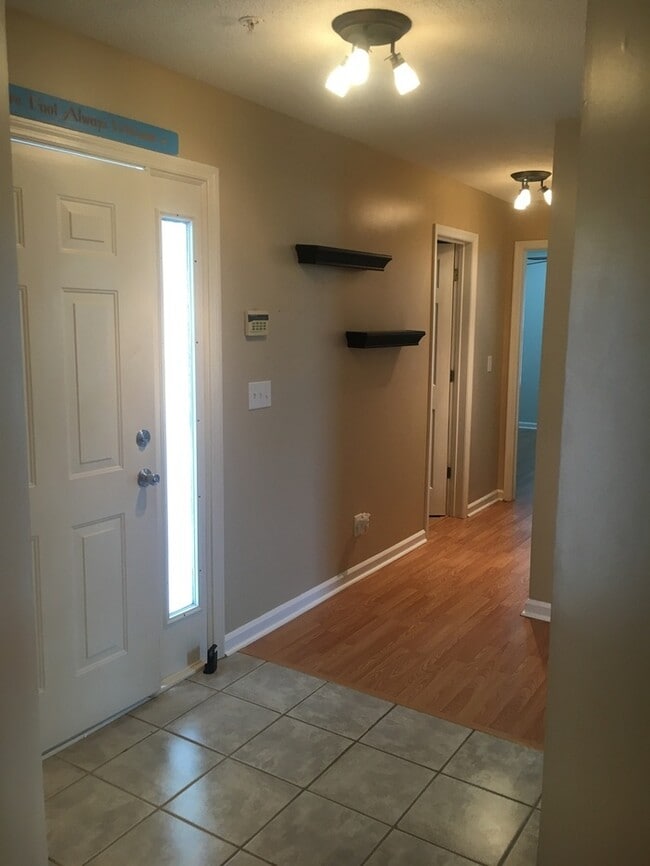 Building Photo - Pool View Unit! Cape Cottages Coastal 3 be...