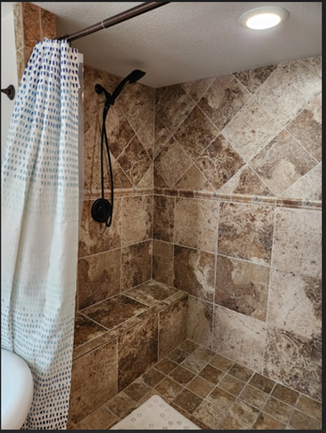 Building Photo - Furnished - 2 bed / 1.5 Bath Available for...