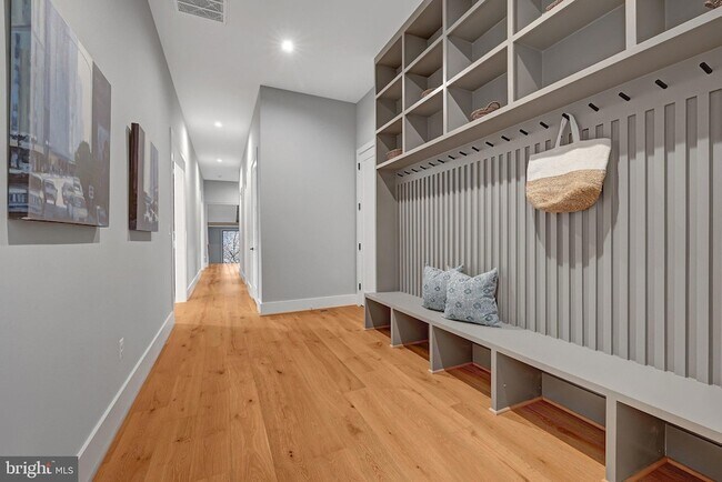 Building Photo - 1100 Balls Hill Rd