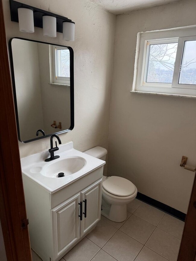 Building Photo - Newly Renovated 3BD 1 1/2BA house in Penn Hills!