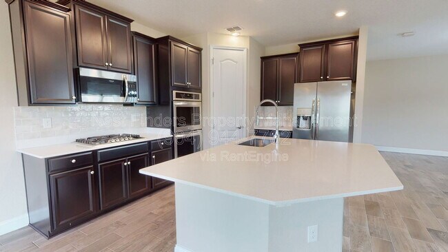 Building Photo - 201 Silver Creek Pl