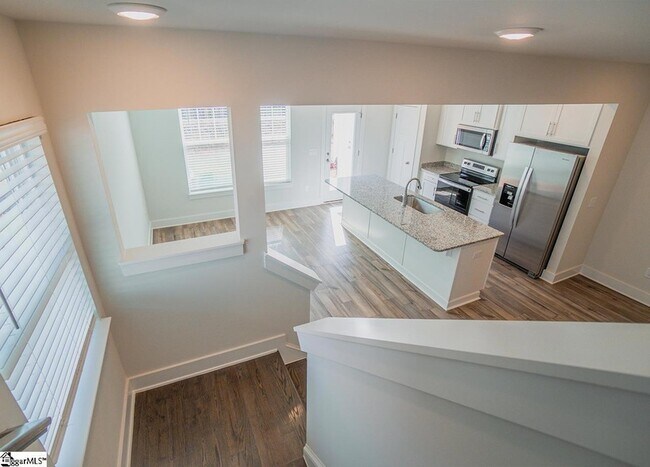 Building Photo - 152 Creekhill St