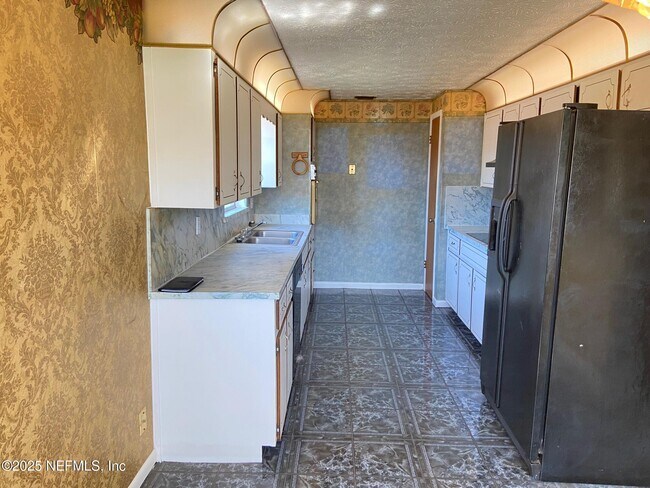 Building Photo - 1120 Bluehill Dr N